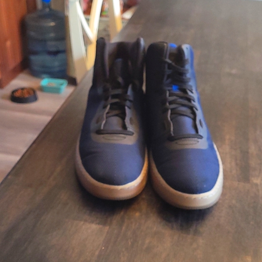 Mens nike basketball shoe. 12